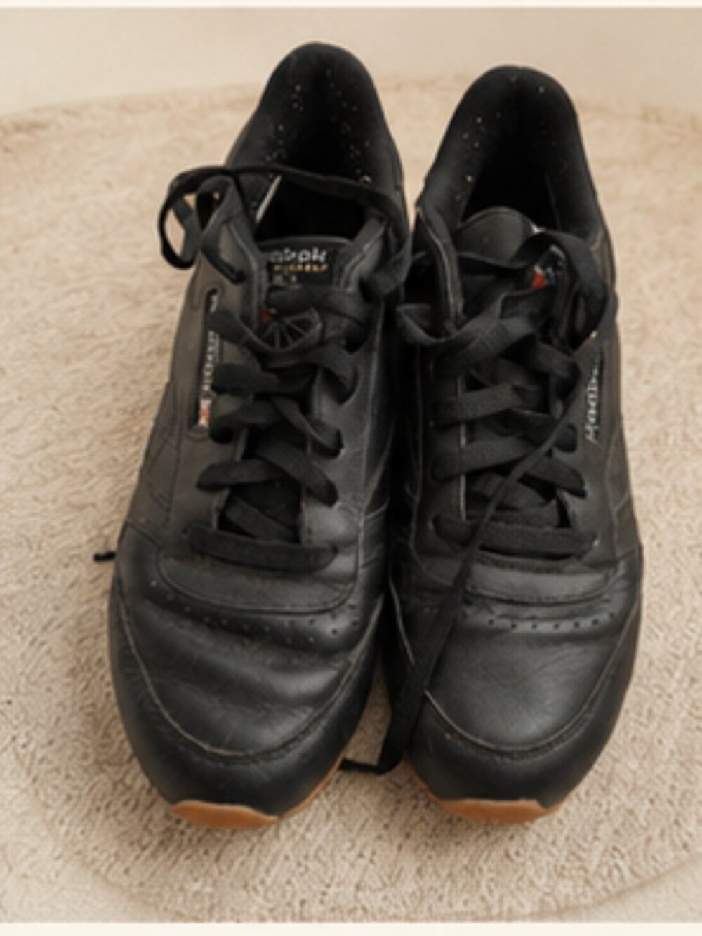Women’s Reebok Classic Black Leather Gum Sole Sneakers Size 9 / 9.5